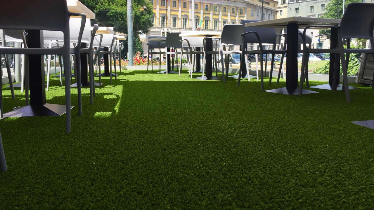 Erba sintetica per bar, ristoranti e dehor - Giardino Sintetico Lucon