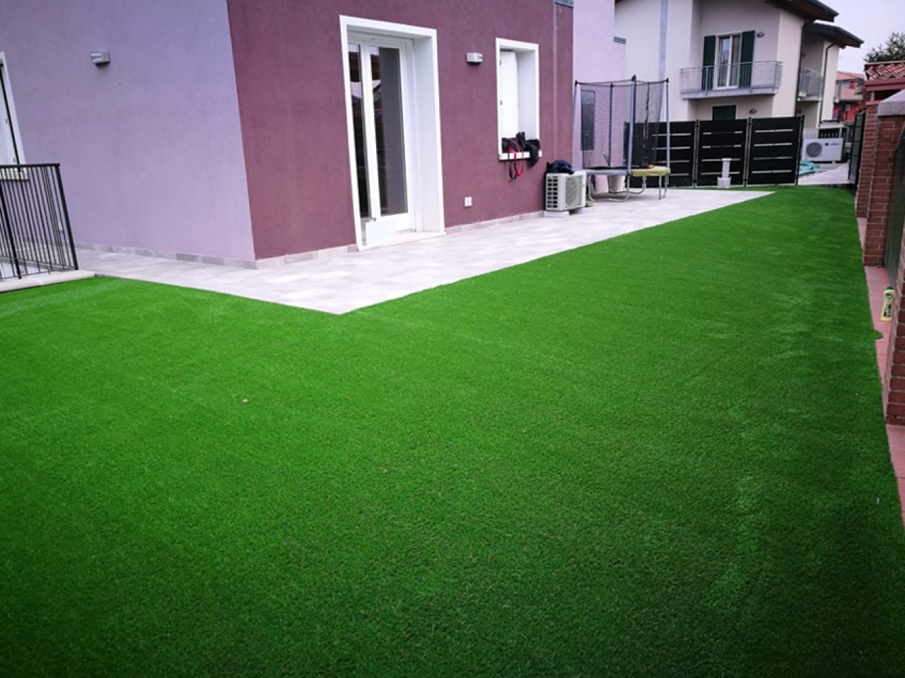 prato-sintetico idee giardino con erba sintetica