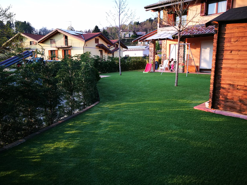 prato sintetico per giardino